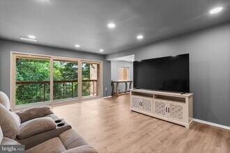 18802 Walkers Choice Rd in Montgomery Village, MD - Building Photo - Building Photo