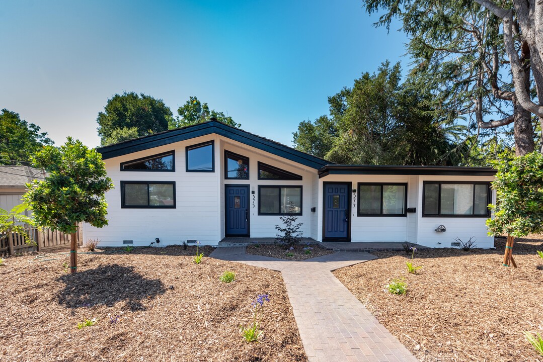 577 Gilbert Ave in Menlo Park, CA - Building Photo