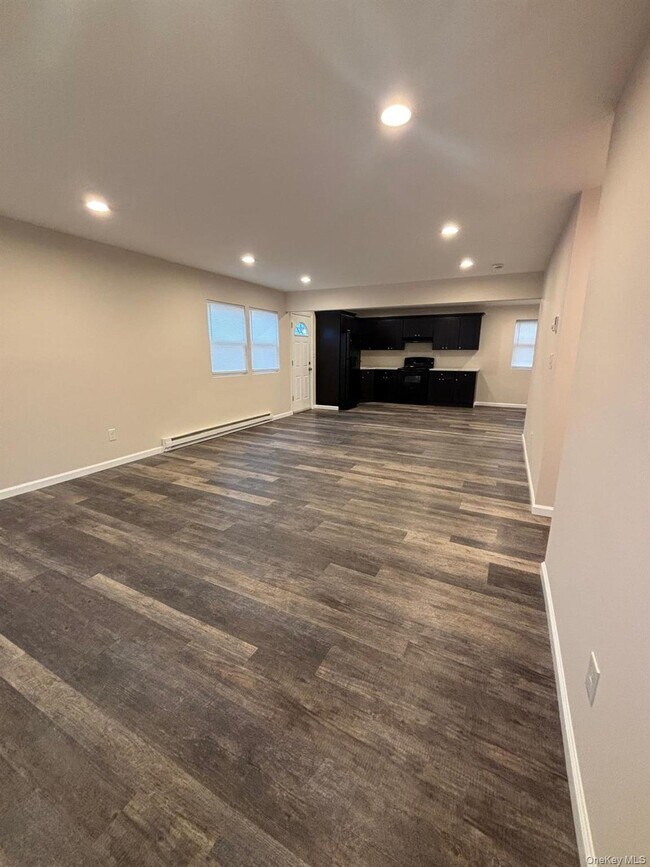 855 Meade Ave in Bellport, NY - Building Photo - Building Photo