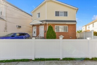 112-36 Dillon St in Queens, NY - Building Photo - Building Photo