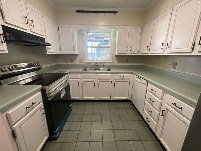 3202-E Regents Park Ln in Greensboro, NC - Building Photo - Building Photo