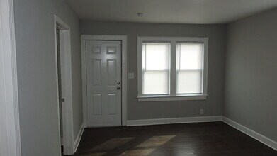 1500 N Main St in Independence, MO - Building Photo - Building Photo