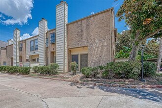 8299 Cambridge St in Houston, TX - Building Photo - Building Photo