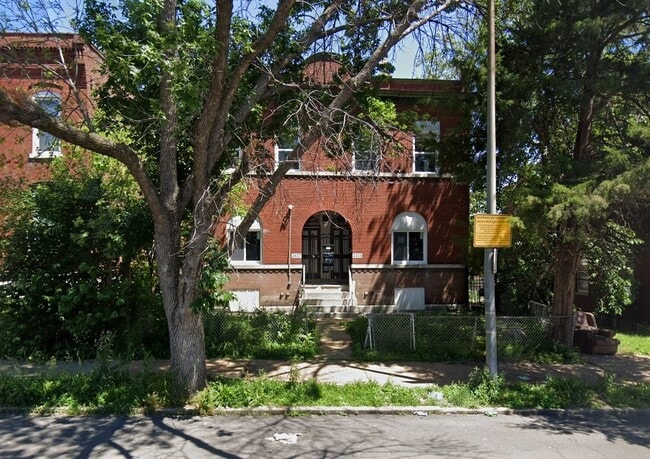 property at 3137 Chippewa St