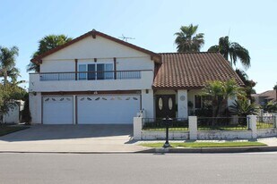 465 S Tracy Ln in Orange, CA - Building Photo