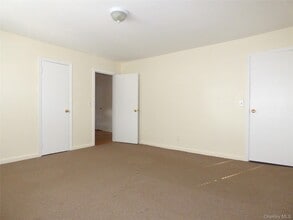 130 Beech St in Valley Stream, NY - Building Photo - Building Photo