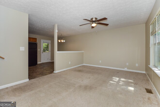 74 Buckeye Dr in Rockmart, GA - Foto de edificio - Building Photo