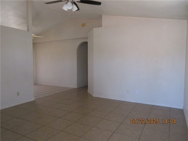 3285 N Central St in Kingman, AZ - Foto de edificio - Building Photo