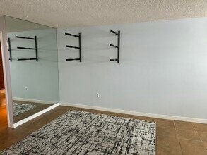 108 Paradise Harbour Blvd in North Palm Beach, FL - Foto de edificio - Building Photo