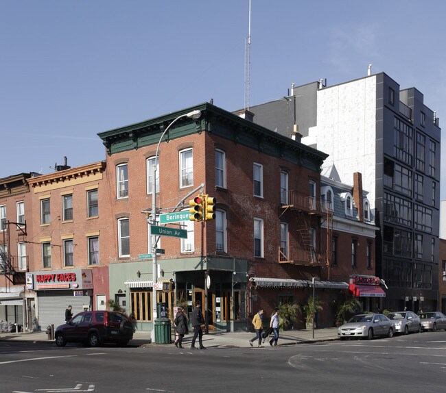 499 Grand St in Brooklyn, NY - Building Photo - Building Photo