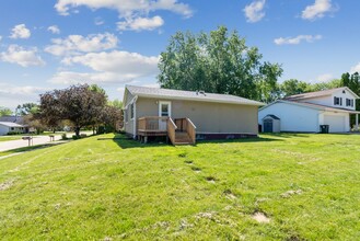 125 - 127 West Gate - Cedar Falls (Duplex) in Cedar Falls, IA - Building Photo - Building Photo