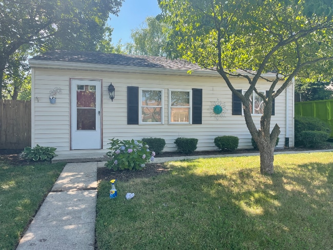 7631 Beach Dr in Pasadena, MD - Foto de edificio - Building Photo