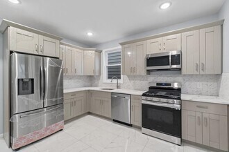 170 W 10th St in Bayonne, NJ - Building Photo - Building Photo