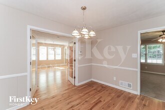 2835 Twin Springs Dr in Snellville, GA - Building Photo - Building Photo