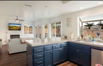 31903 Vineyard Ave in Temecula, CA - Foto de edificio - Building Photo