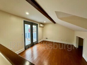1222 Mimosa Wy in Pittsburgh, PA - Building Photo - Building Photo