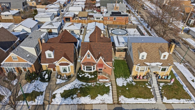 6640 W Foster Ave in Chicago, IL - Foto de edificio - Building Photo