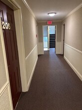 2 Knights Bridge Dr-Unit -Knightsbridge Arms Condominium in Nashua, NH - Building Photo - Building Photo