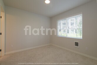 14568 Westminster Way N in Shoreline, WA - Building Photo - Building Photo