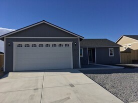 4549 Spaight Wy in Fernley, NV - Building Photo