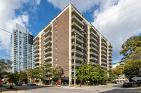 Regency Towers in Ottawa, ON - Building Photo - Building Photo