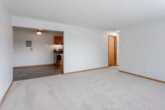 Cedar Square Apartments in St. Cloud, MN - Foto de edificio - Interior Photo