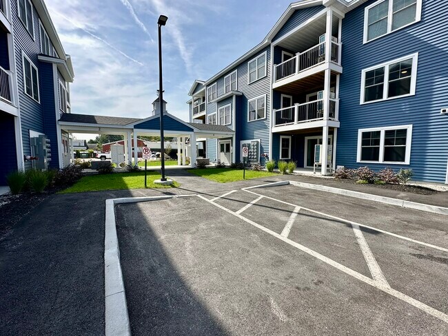 2-4 ME-4 in Windham, ME - Building Photo - Building Photo