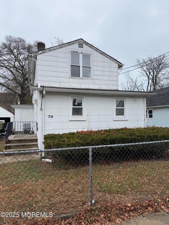79 Pine View Ave in Keansburg, NJ - Building Photo