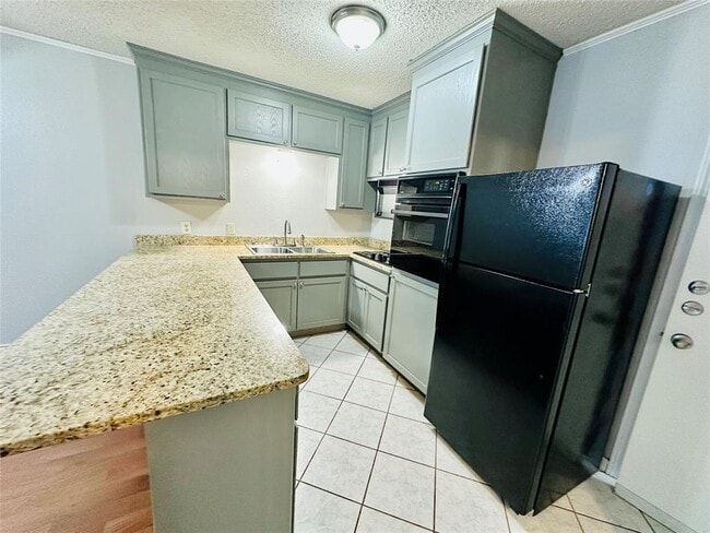 property at 601 W 11th St