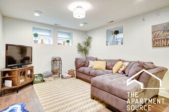 2310 N Leavitt St, Unit Garden in Chicago, IL - Building Photo - Building Photo