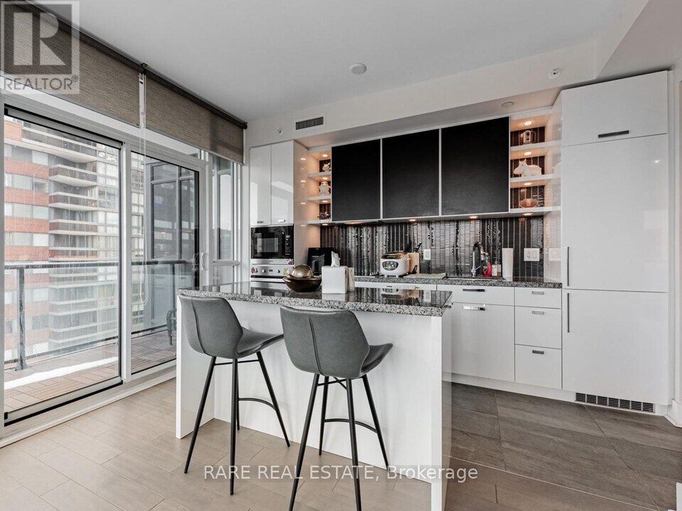 32-832 Davenport Rd in Toronto, ON - Building Photo