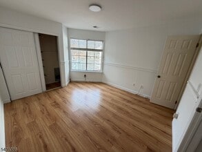 94 Wescott Rd in Bedminster, NJ - Building Photo - Building Photo