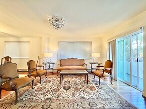 10655 Wilshire Blvd in Los Angeles, CA - Building Photo - Building Photo