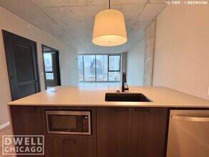 935 W Washington Blvd, Unit 2 in Chicago, IL - Foto de edificio - Building Photo