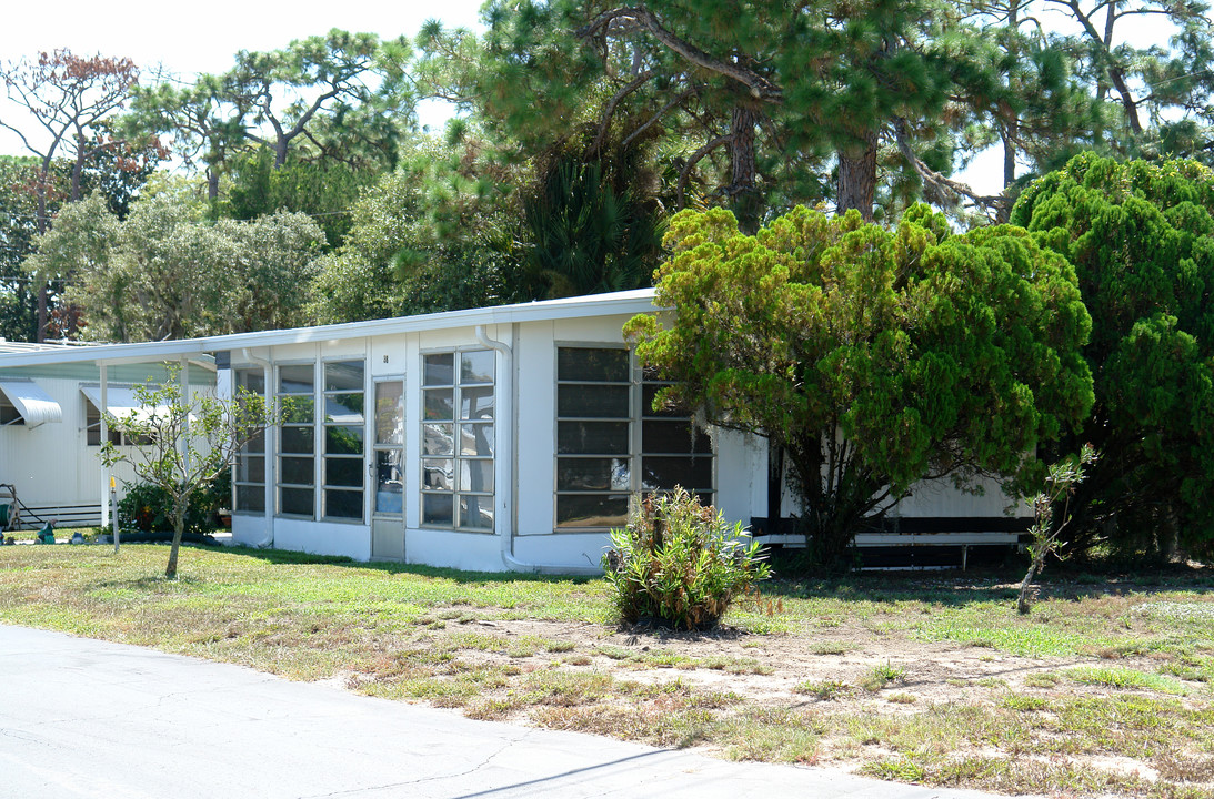 Friendly Shores in Edgewater, FL - Building Photo