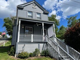 401 Clarence St in Pittsburgh, PA - Building Photo