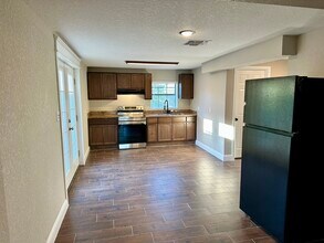 2125 Maverick Dr in Eagle Pass, TX - Building Photo - Building Photo