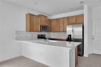 9836 Walkway Dr in Orlando, FL - Building Photo - Building Photo