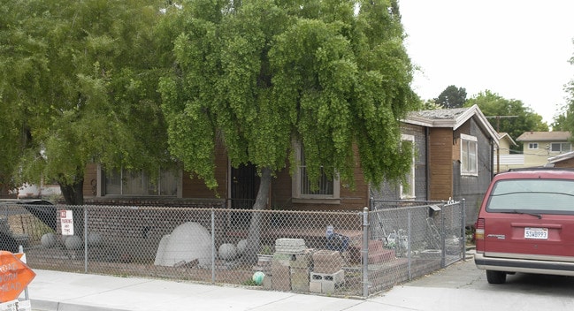 21836 Princeton St in Hayward, CA - Foto de edificio - Building Photo