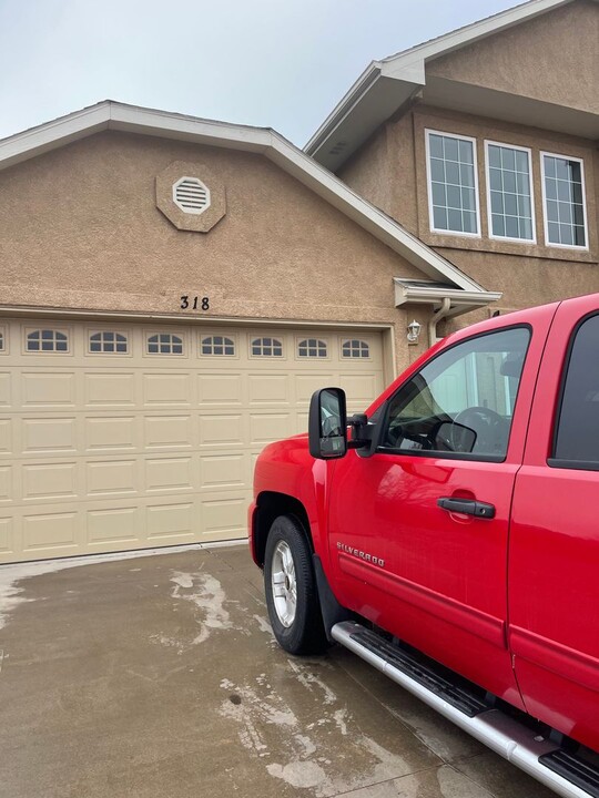 318 Bellows Ct in Canon City, CO - Foto de edificio