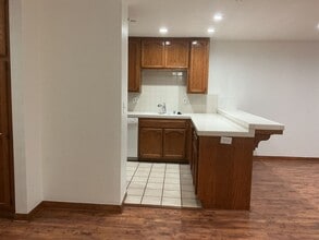 17200 Newhope St in Fountain Valley, CA - Foto de edificio - Building Photo