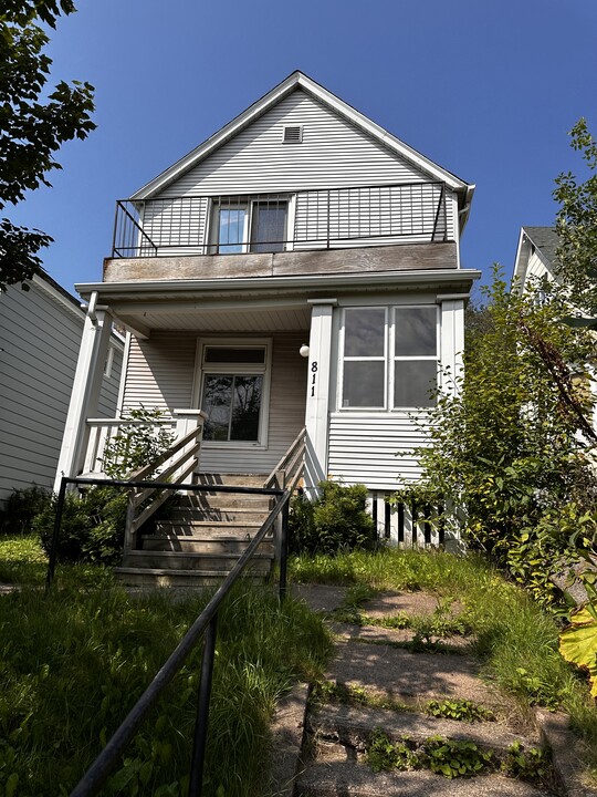 811 N 59th Ave W, Unit Duplex in Duluth, MN - Foto de edificio