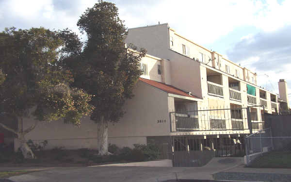 3611 Van Dyke Ave in San Diego, CA - Foto de edificio - Building Photo