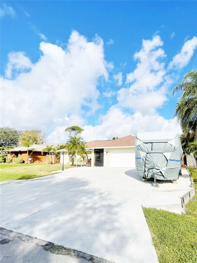 357 NE Gulfstream Ave in Port St. Lucie, FL - Building Photo - Building Photo