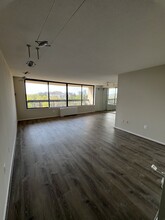 3705 S George Mason Dr, Unit 812 in Falls Church, VA - Foto de edificio - Building Photo