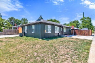 903 Winchester Ave in Medford, OR - Building Photo - Building Photo