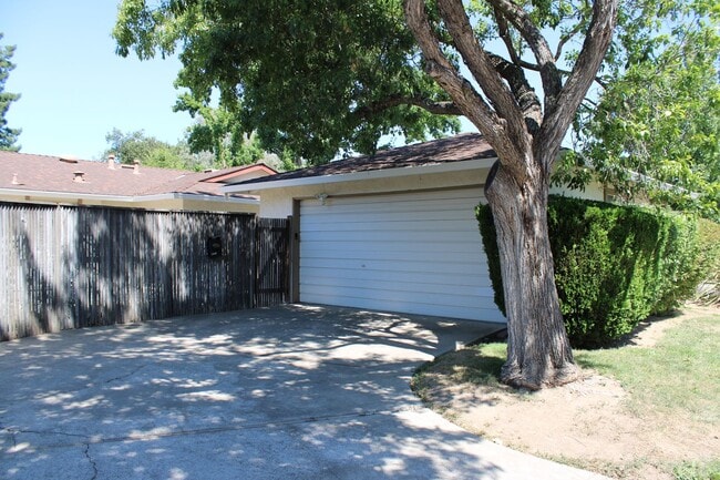 6351 Chapel View Ln in Citrus Heights, CA - Building Photo - Building Photo