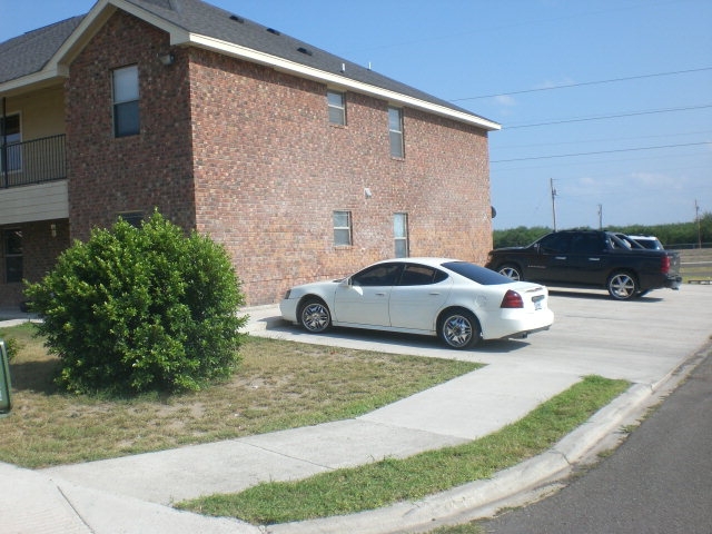 2014 Miroslava Ave in Mission, TX - Foto de edificio - Building Photo