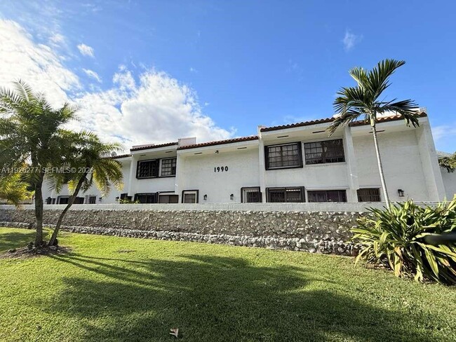 1990 Brickell Ave in Miami, FL - Building Photo - Building Photo