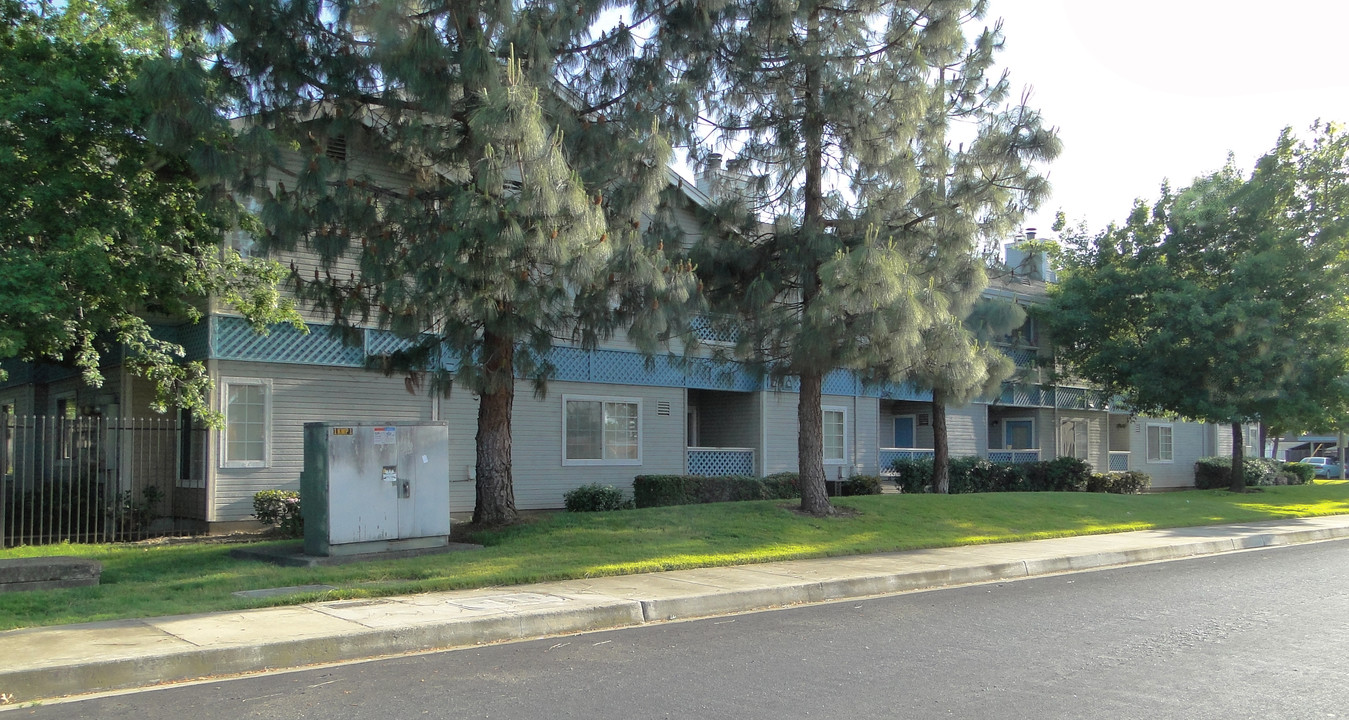 3301 Redding Ave in Sacramento, CA - Foto de edificio